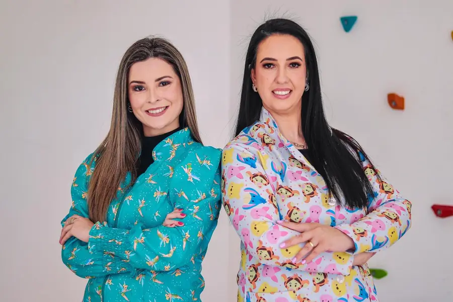 Anelise e Thalia, fisioterapeutas pediátricas